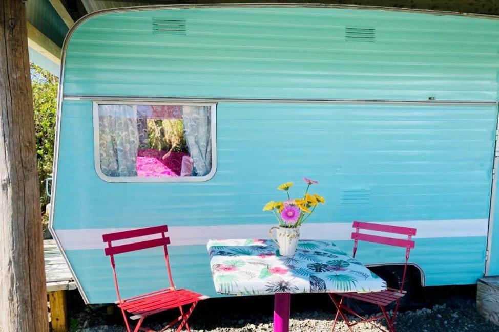 Retro Caravans At Valentia Island Escape Hotel Chapeltown Luaran gambar