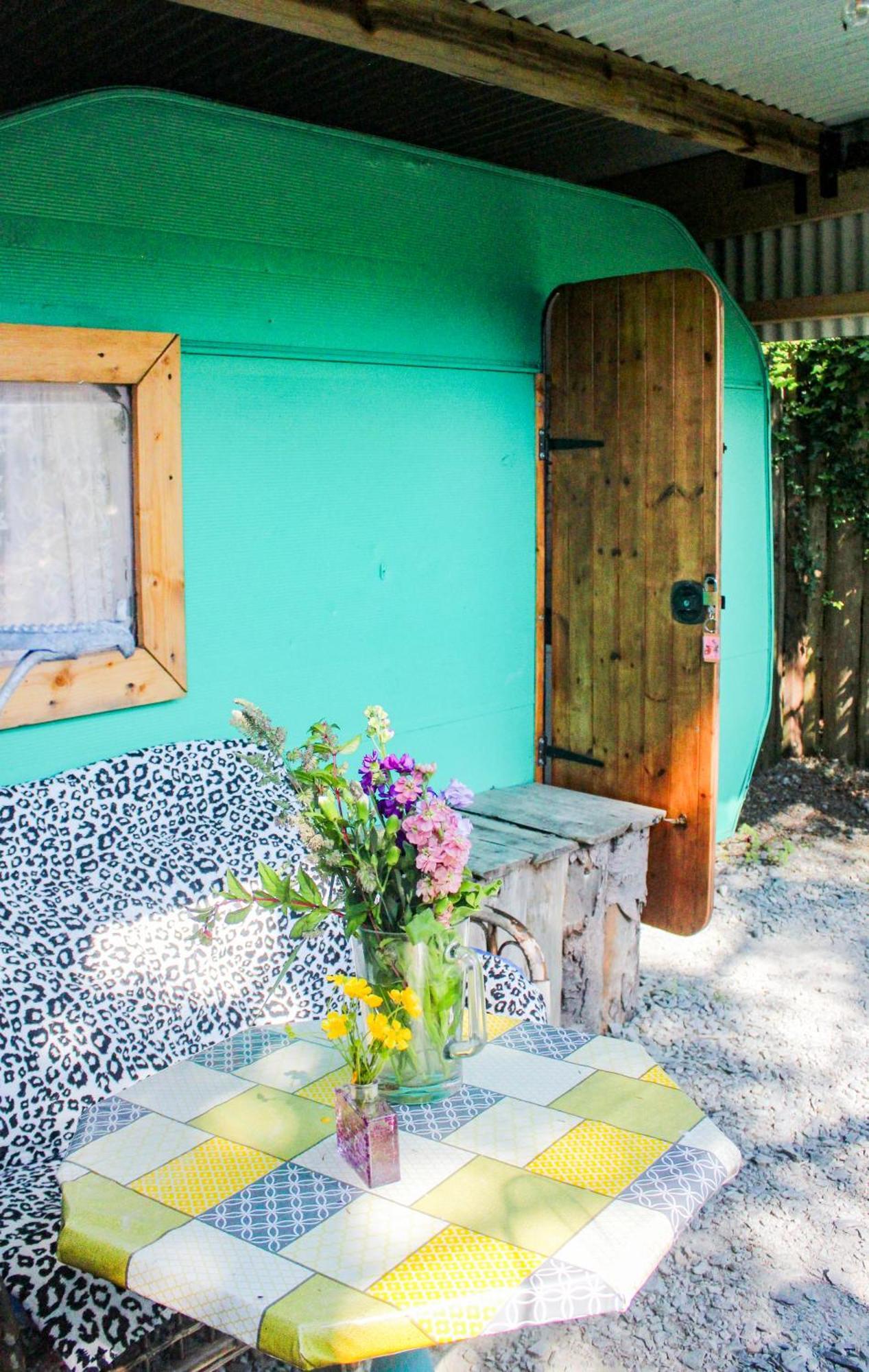 Retro Caravans At Valentia Island Escape Hotel Chapeltown Luaran gambar